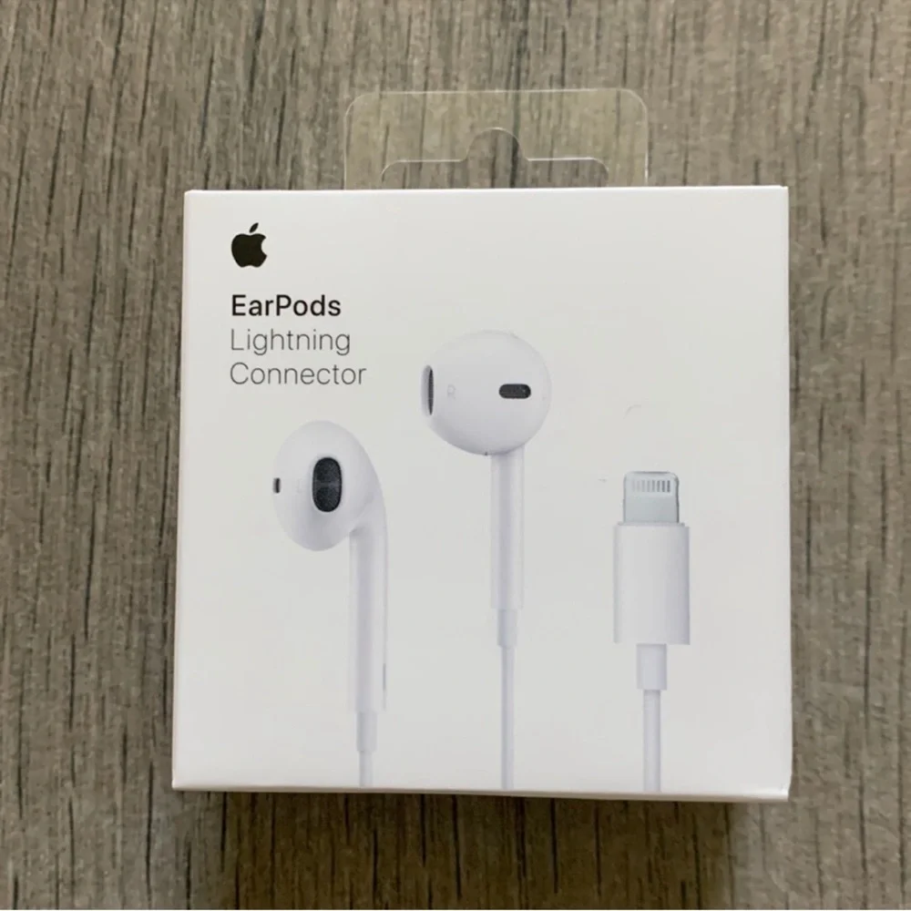 Apple EarPods with Lightning Connector - White - NEW IN BOX
